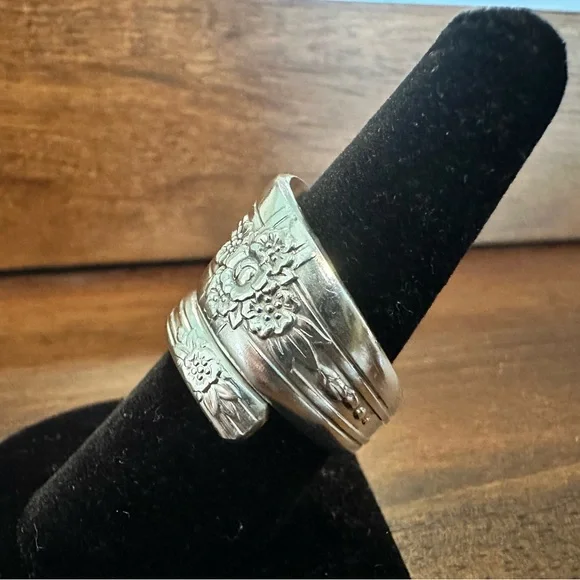 Silverware Floral Ring - Picture 4 of 15